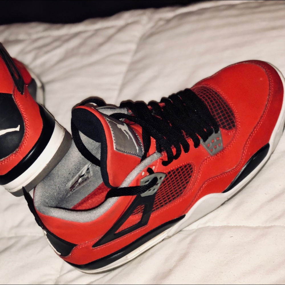 Retro Jordan 4’s -  Toro